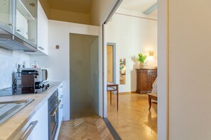 Stovetop, dishwasher, coffee/tea maker