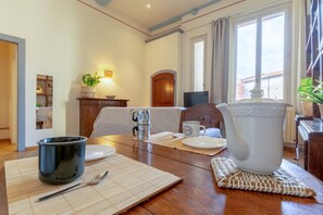 Dining - Casa Luisella - A green flat in Via della Vigna (Firenze)