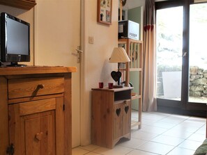 Interior - Nice apartment for 4 guests with WIFI, pool, TV, terrace and pets allowed (Saint-gervais-les-bains)