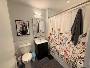 淋浴/盆浴组合、吹风机、毛巾