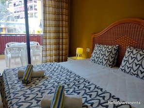 1 slaapkamer, een strijkplank/strijkijzer, internet, beddengoed