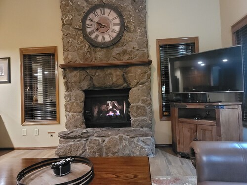 Ski cabin private hot tub fireplace, 2 story, 3 bed+ 