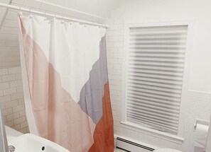 Combined shower/bathtub