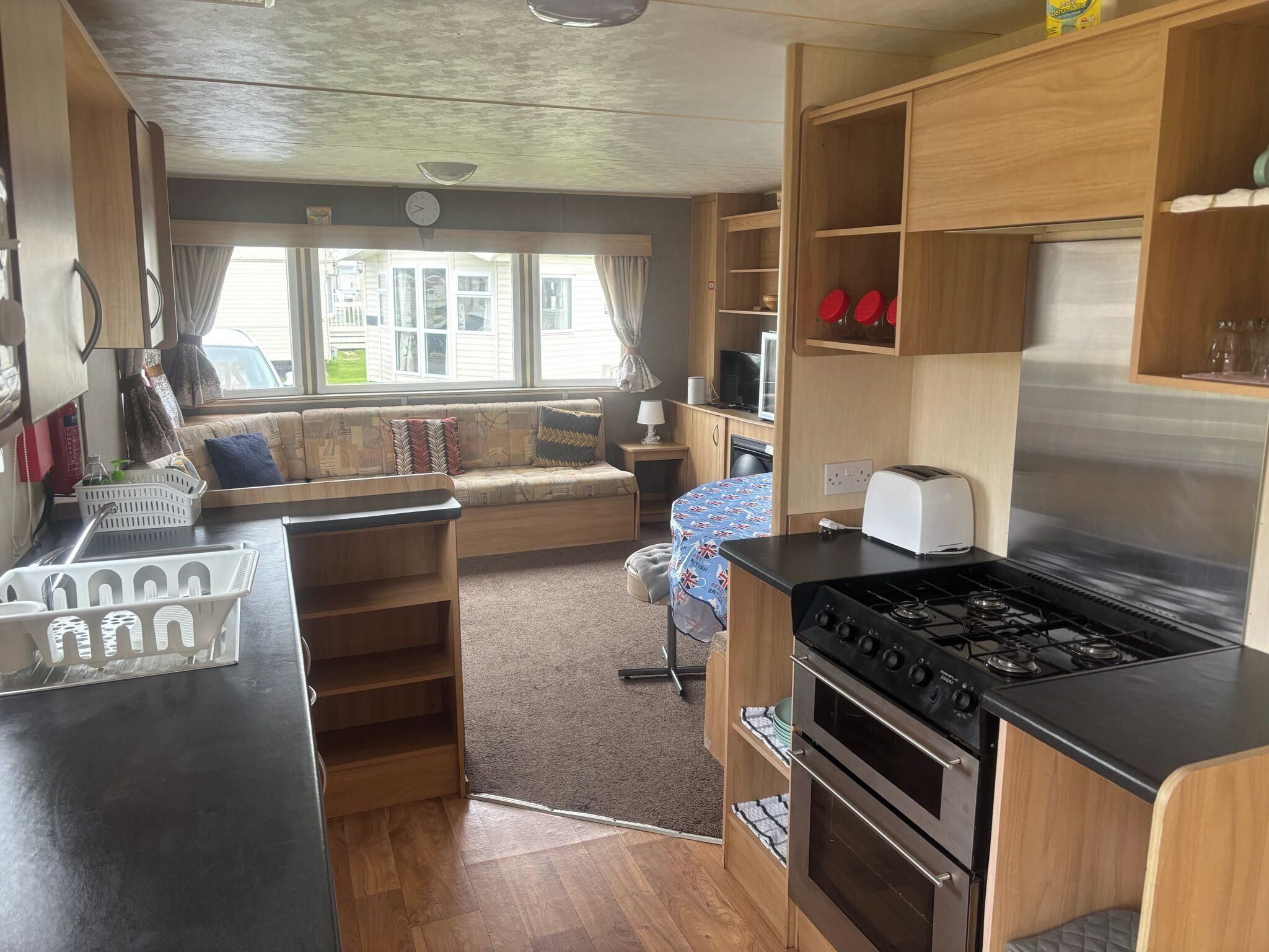 冰箱、微波炉、烤箱、炉灶