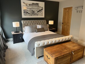 3 chambres, fer et planche à repasser, Wi-Fi, draps fournis