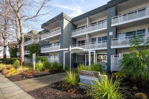 Exterior - Lux Sunnyvale 1BR w/ W/D, Gym & Pool, 10 min to FB & Google, by Blueground (Sunnyvale)