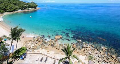 Beachfront 2 Bedroom Flat with Panoramic Ocean Views