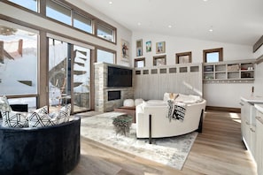Smart TV, fireplace, table tennis, offices