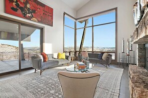 Smart TV, chimenea, tenis de mesa y oficina 