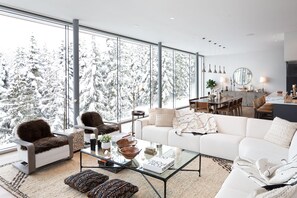 Smart TV, fireplace - Kadenwood 2980 – Ski in Ski out, Private Pool, Hot Tub & Gondola (Whistler)