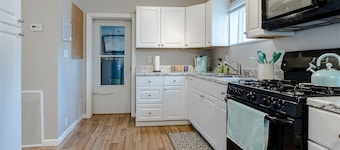 Betz Bungalow - Norton Shores