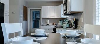 Betz Bungalow - Norton Shores