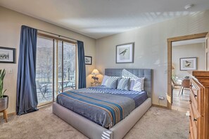 1 bedroom, desk, iron/ironing board, Internet - Frisco Condo w/ Balcony: 7 Mi to Copper Mountain! (Frisco)