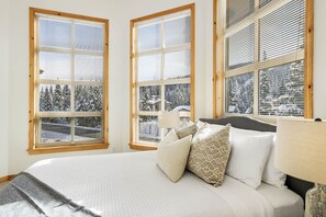 4 chambres, fer et planche à repasser, accès au Wi-Fi (inclus)