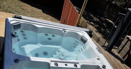 Wolf Trail Suite next to scenic 18 hole Golf course. Fort Smith AR close by.