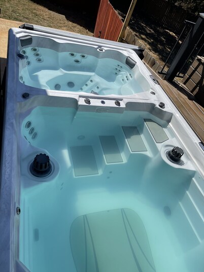 Wolf Trail Suite next to scenic 18 hole Golf course. Fort Smith AR close by.