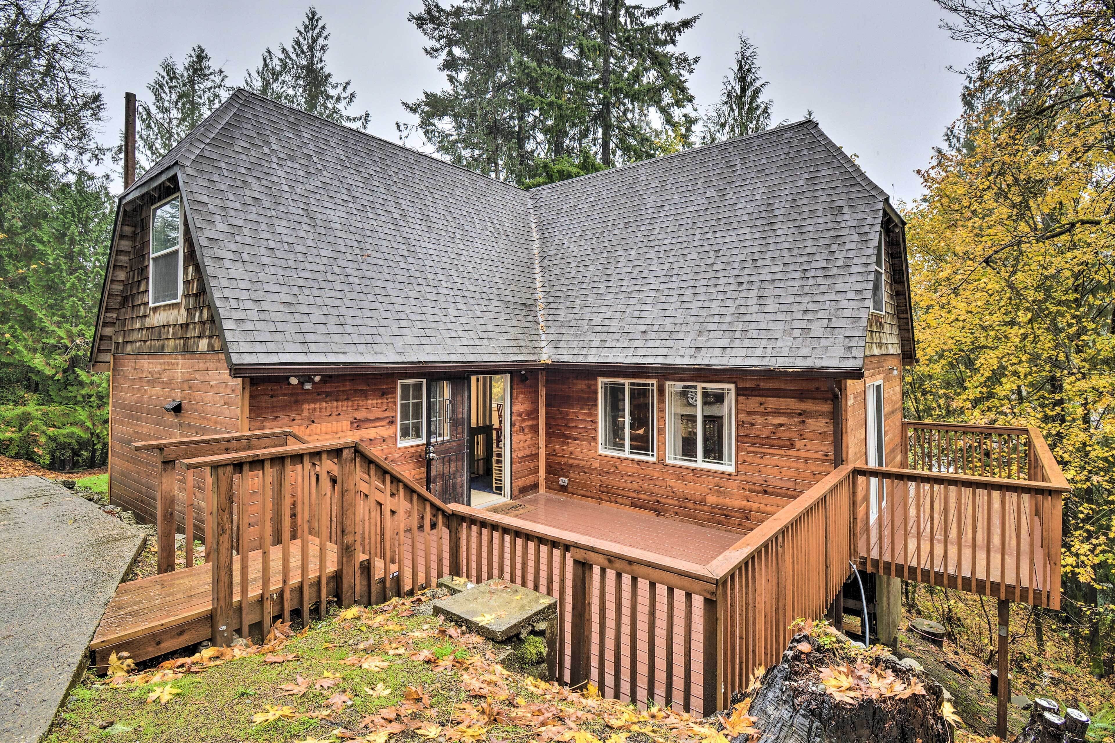 Cabin w/ Hot Tub, 25 Mi to Olympic Nat'l Park