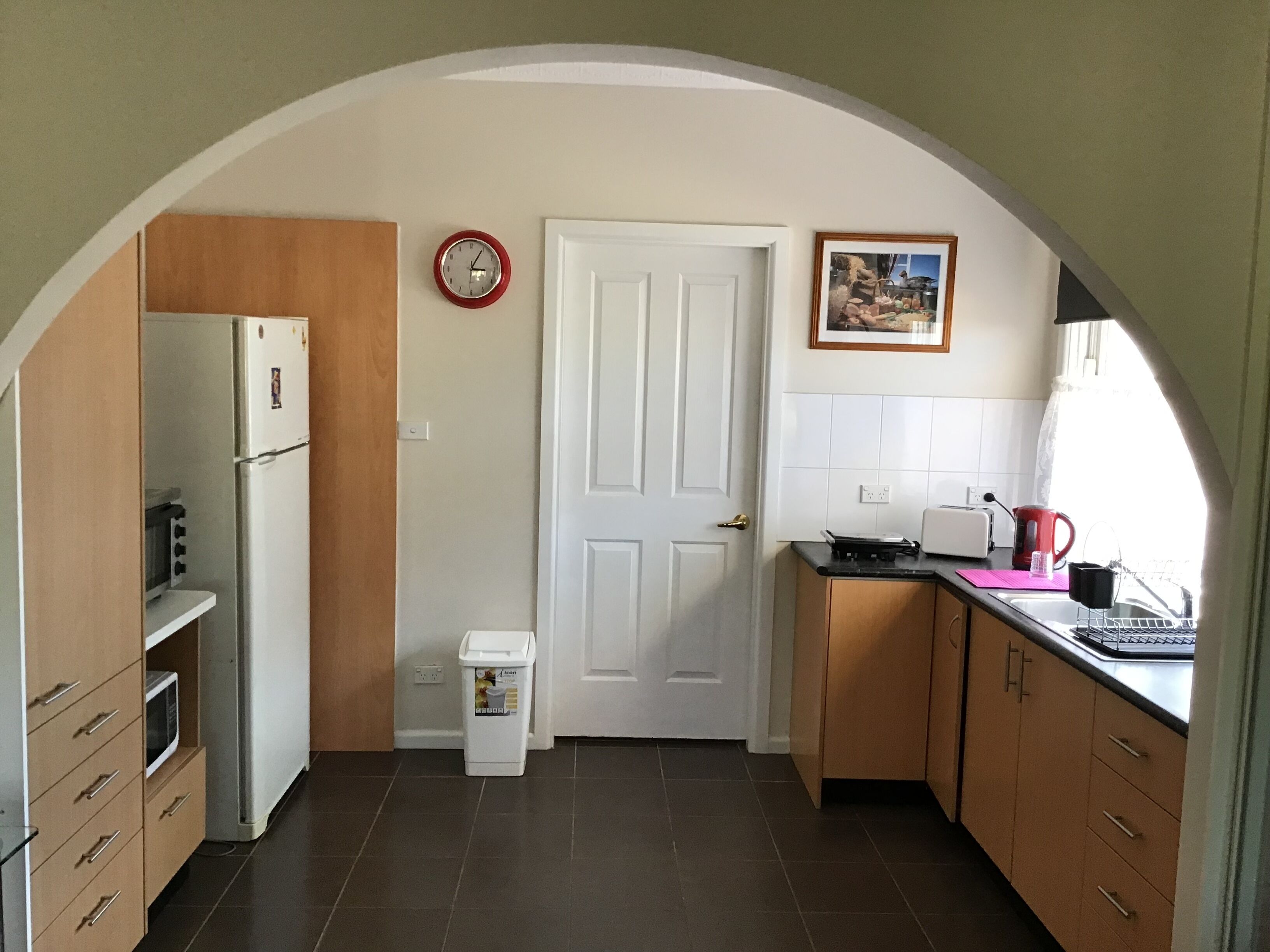 Private Self Contain studio in the heart of St Marys — image 2