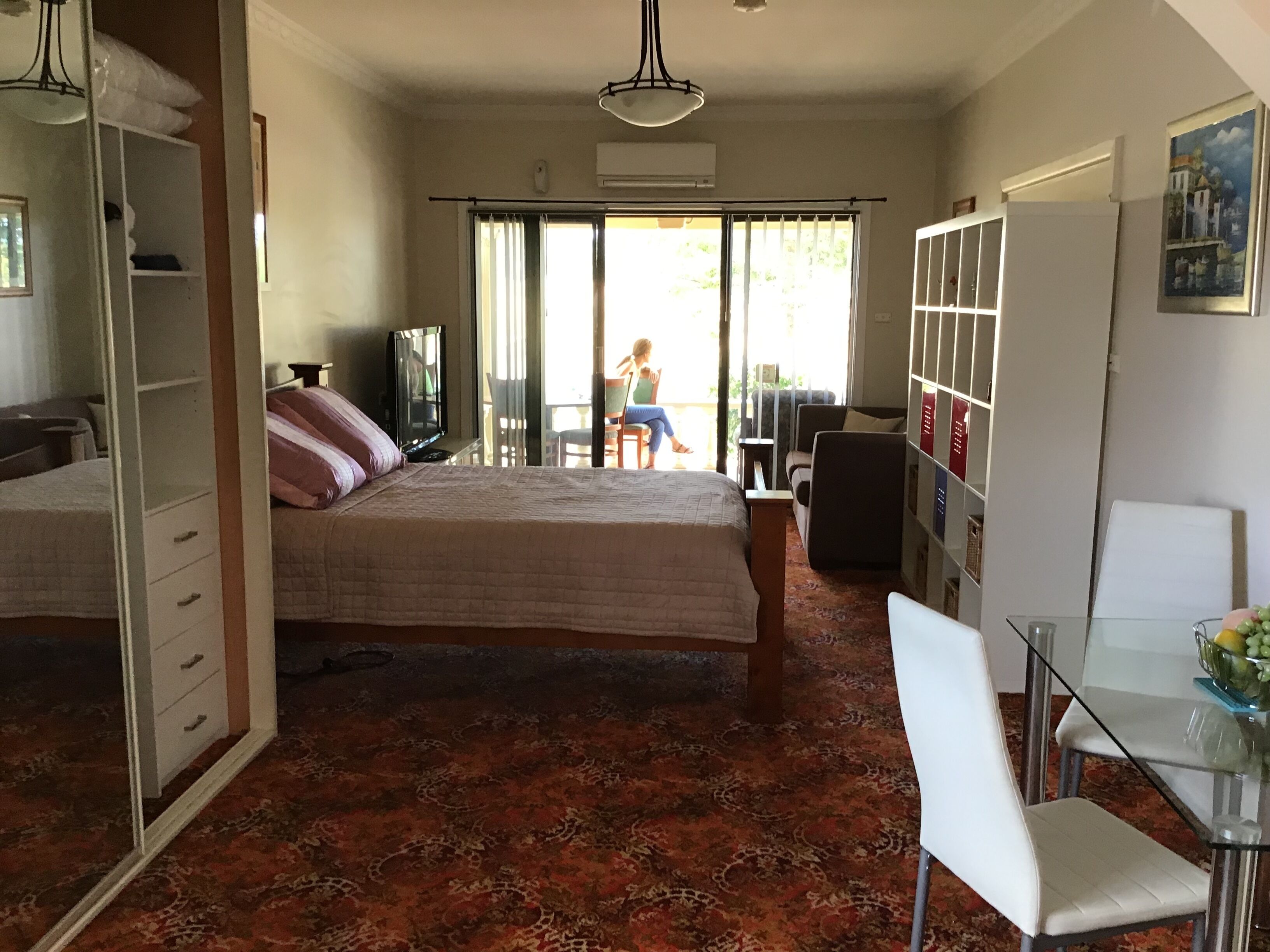 Private Self Contain studio in the heart of St Marys — image 5