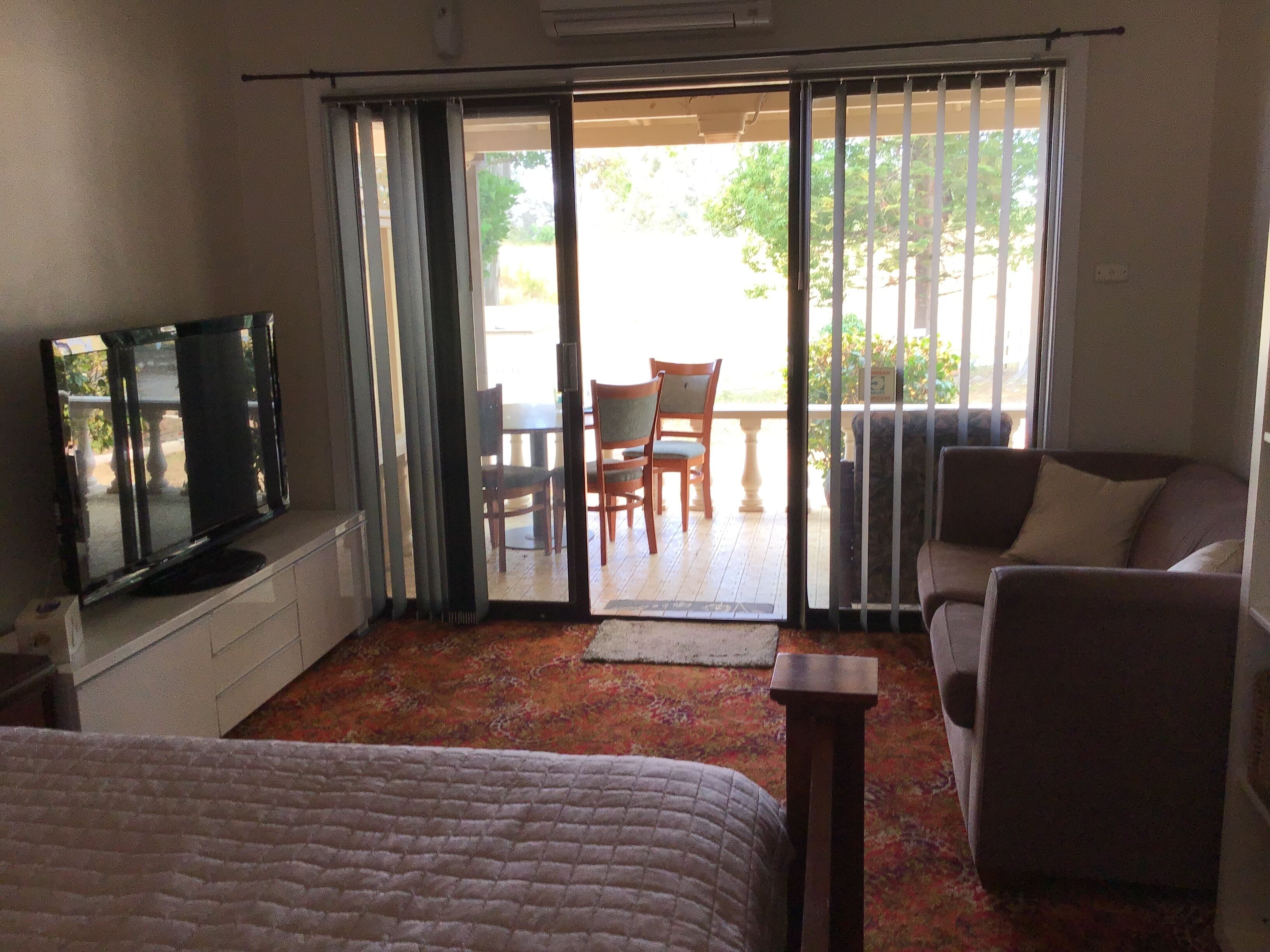 Private Self Contain studio in the heart of St Marys — image 12