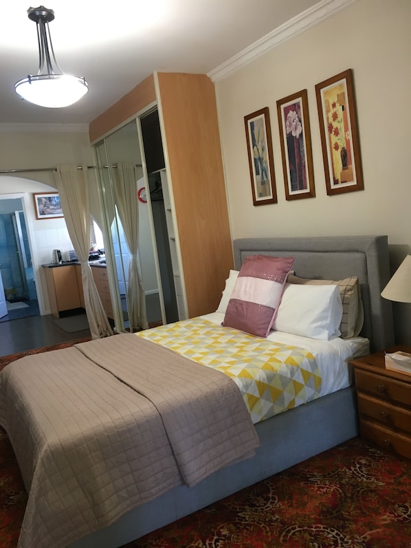 1 bedroom, in-room safe, iron/ironing board, free WiFi