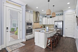 冰箱、微波炉、烤箱、炉灶