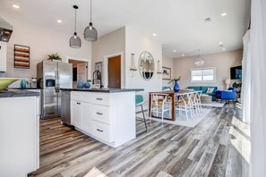 Unclassified image, 3 of 47, button