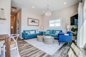 Unclassified image, 4 of 47, button