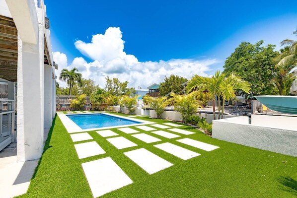 Unclassified image, 1 of 47, button