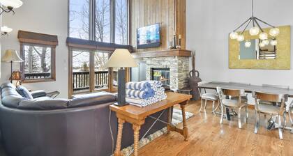 Walk to Skiing at Deer Valley, Private Hot Tub, Wood Burning Fireplace, Mountain Views