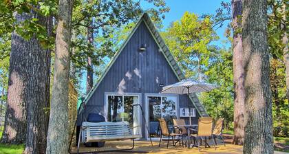 Cozy South Toledo Bend Waterfront Cabin w/ Dock