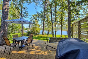 Outdoor dining - Cozy South Toledo Bend Waterfront Cabin w/ Dock (Burkeville)