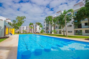 Kolam renang outdoor