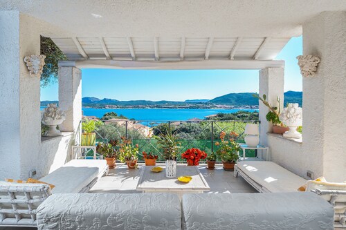 Ferienwohnung 'Bella Vista Marinella 1' mit Meerblick, Terrasse, Klimaanlage und WLAN