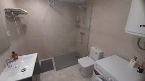 Shower, hair dryer, towels - "Penthouse studio with sea views" with Sea View and Pool (La Cala de Mijas)