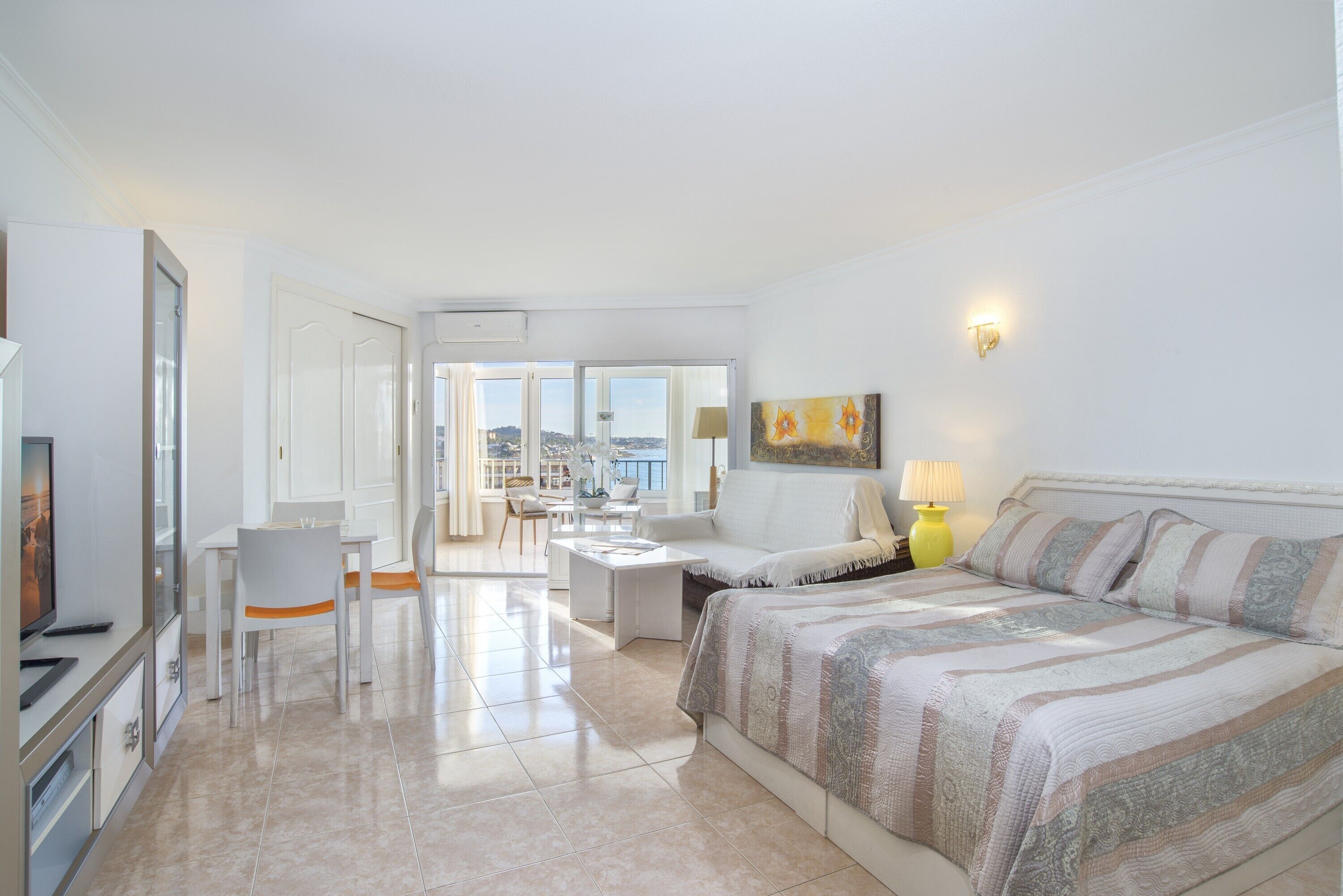 1 chambre, fer et planche à repasser, Wi-Fi gratuit, draps fournis