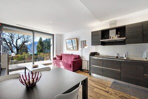 TV - Apartment La Grande Bellezza with Lake View, Communal Spa & Wi-Fi (Perledo)