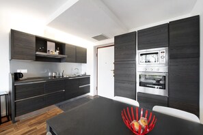 Kühlschrank, Ofen, Herdplatte, Geschirrspüler