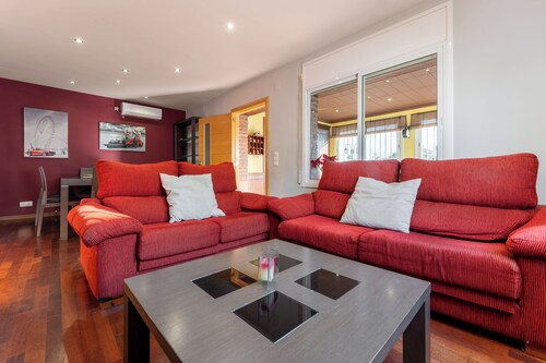 Chalet 'Casa Thaiker' with Mountain Views, Garden, BBQ & A/C