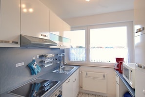 Kühlschrank, Mikrowelle, Ofen, Geschirrspüler