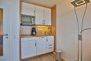 Kühlschrank, Mikrowelle, Geschirrspüler