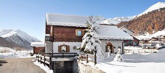 Pet-friendly Holiday Home Baita sulle Alpi with Mountain View, Garden, Terrace, BBQ & Wi-Fi