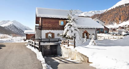 Pet-friendly Holiday Home Baita sulle Alpi with Mountain View, Garden, Terrace, BBQ & Wi-Fi
