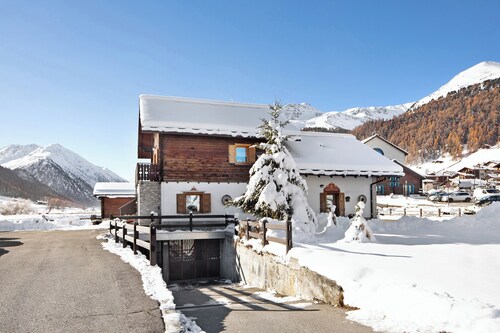Pet-friendly Holiday Home Baita sulle Alpi with Mountain View, Garden, Terrace, BBQ & Wi-Fi