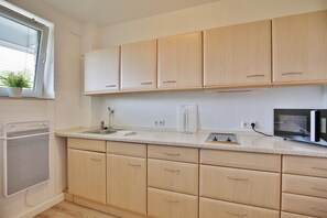 Fridge, microwave, coffee/tea maker, electric kettle