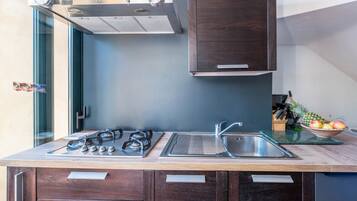 Refrigerador, horno, placa de cocina, lavavajillas