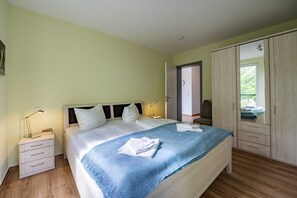 2 Schlafzimmer, Reisekinderbett, WLAN, Bettwäsche