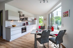 Kühlschrank, Mikrowelle, Ofen, Geschirrspüler