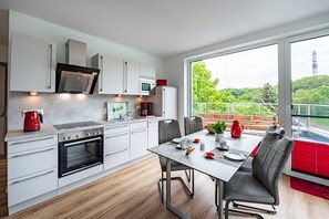 Kühlschrank, Mikrowelle, Ofen, Geschirrspüler