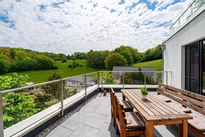 Unclassified image, 2 of 12, button